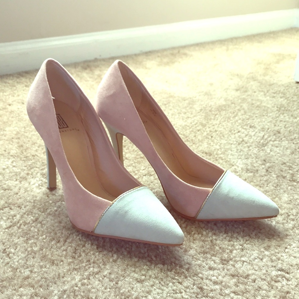 Shoedazzle signature faux suede heels